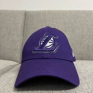 Rare / OOP Los Angeles Lakers New Era Purple 9FORTY Strapback Baseball Cap